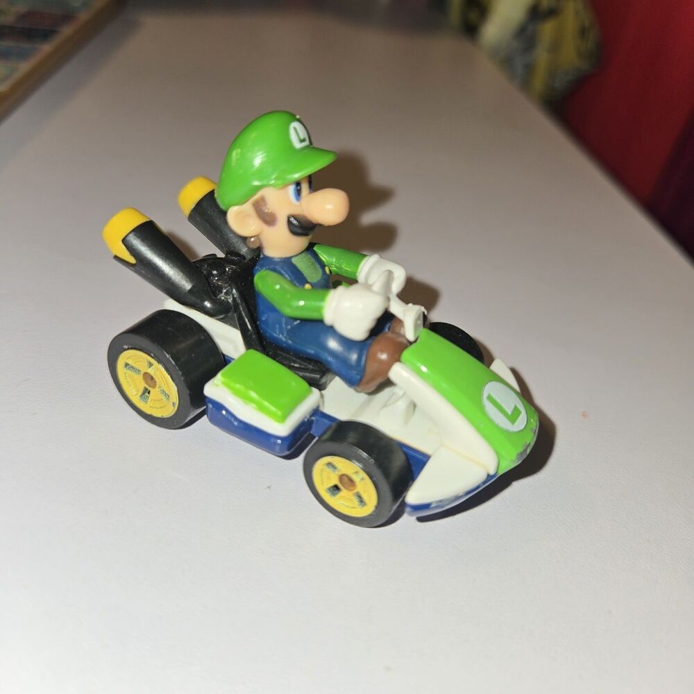 2018 Mattel Hot Wheels Mario Kart Luigi Standard Kart Diecast Nintendo T2211